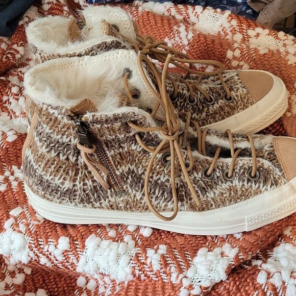 Furry Converse Chuck Taylor size 9 excellent condition - Picture 2 of 10